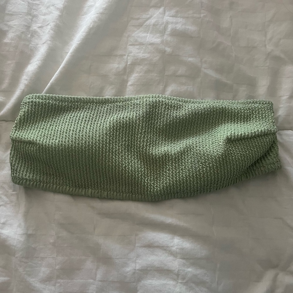 ⭐️H&M light green bikini top